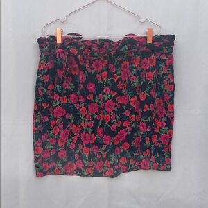 Express Women’s Skirt, size XL Red and Green Floral Pattern with Tie Belt‎